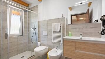 Douche, séchoir à cheveux