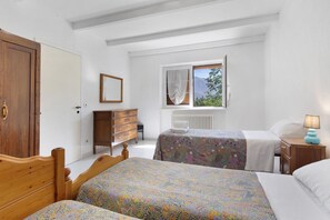 1 bedroom, WiFi, bed sheets - 'Standard Two-Room Apartment' with Mountain View, Shared Terrace and Wi-Fi (Aymavilles)