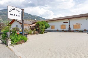 Exterior - 'Standard Two-Room Apartment' with Mountain View, Shared Terrace and Wi-Fi (Aymavilles)