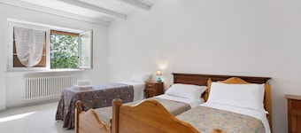 'Standard Two-Room Apartment' with Mountain View, Shared Terrace and Wi-Fi