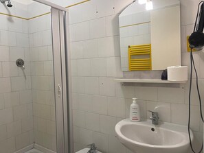 Een douche, een haardroger