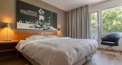 Make Your Trip More Enjoyable! Near Henriette Polak Museum and Stedelijk Museum