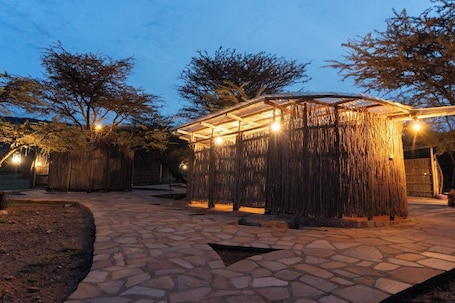 Jardines del alojamiento. Bunduz Mara