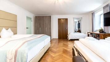 Family Studio, City View