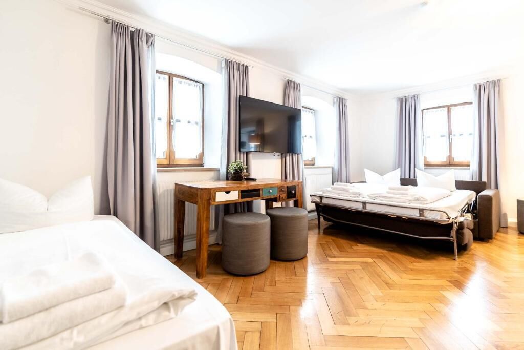 Family Studio, City View