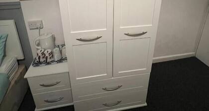 The stage door hotel