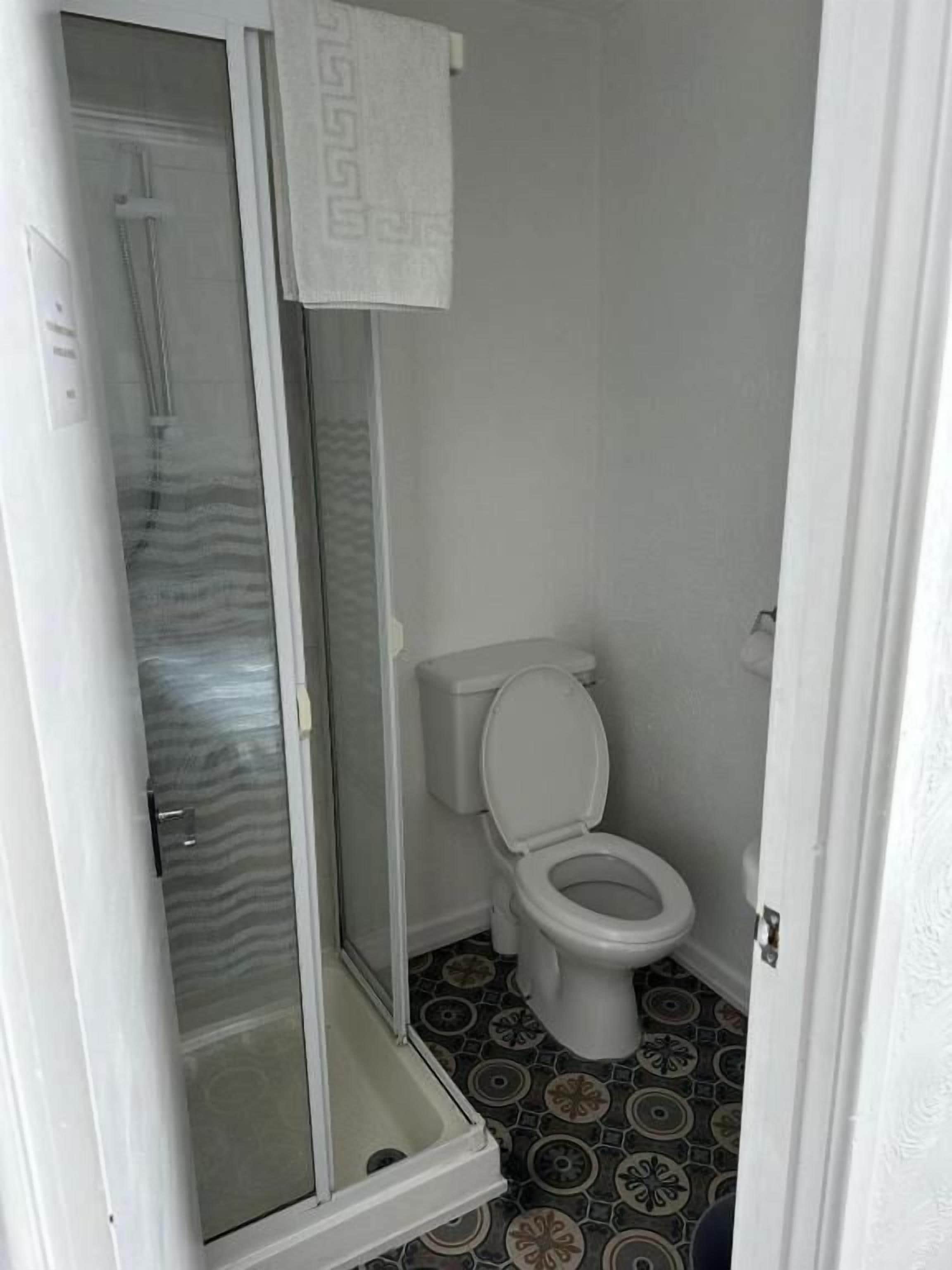 Trippelrum för familj | Badrum