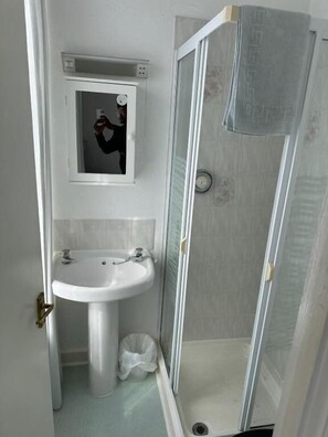 Double Room | Bathroom