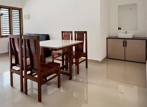 Dining - Easy Nest Residency (Puzhathi)