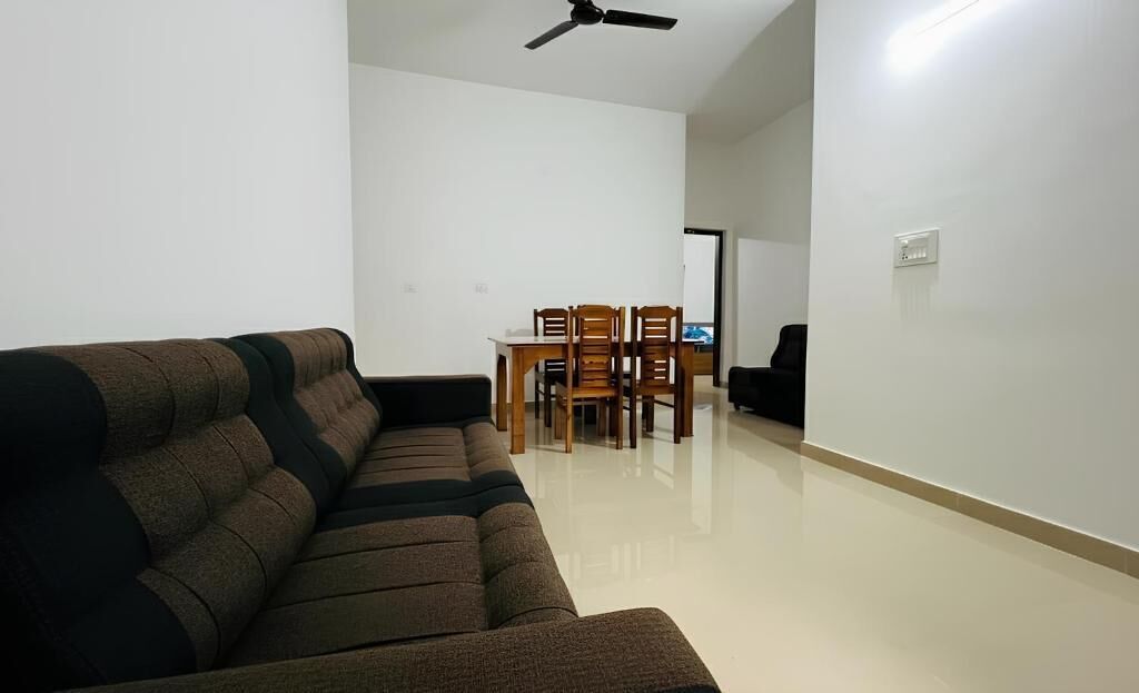 Departamento superior, 2 habitaciones, balcón, vista al jardín | Área de sala de estar