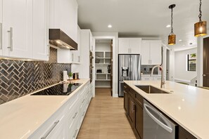 Fridge, microwave, oven, stovetop - Horseman's Hideout: Game Room + Seasonal Resort Access (Hurricane)