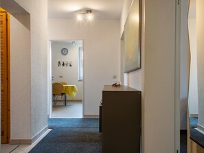 Interior - in Stadtrandlage mit guter Anbindung, sowie groß by Interhome (Dresden)