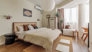 4 bedrooms, iron/ironing board, Internet, bed sheets