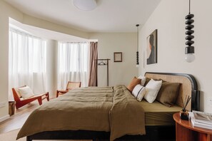 4 bedrooms, iron/ironing board, Internet, bed sheets - 5 mins walk to Jing'an temple, 4br, 2bth, Family friendly! (Shang Hai Shi)