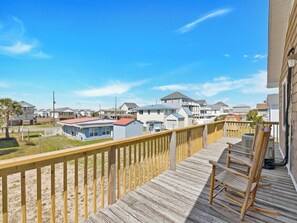 Property grounds - Spread'N Kindness | Pet-Friendly + One Block from the Beach (Surf City)