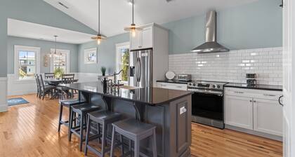 Ultimate Family Beach House + Fully Stocked + Sleeps 10