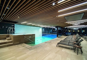 Indendørs pool