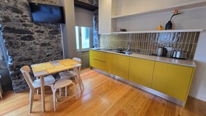 Dining - Studio apartment | Prime location (Câmara de Lobos)