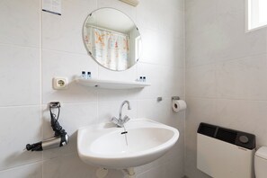 Bathroom - Everything You Need For The Perfect Vacation! Indoor Pool, Pets Are Welcome! (Hollum)