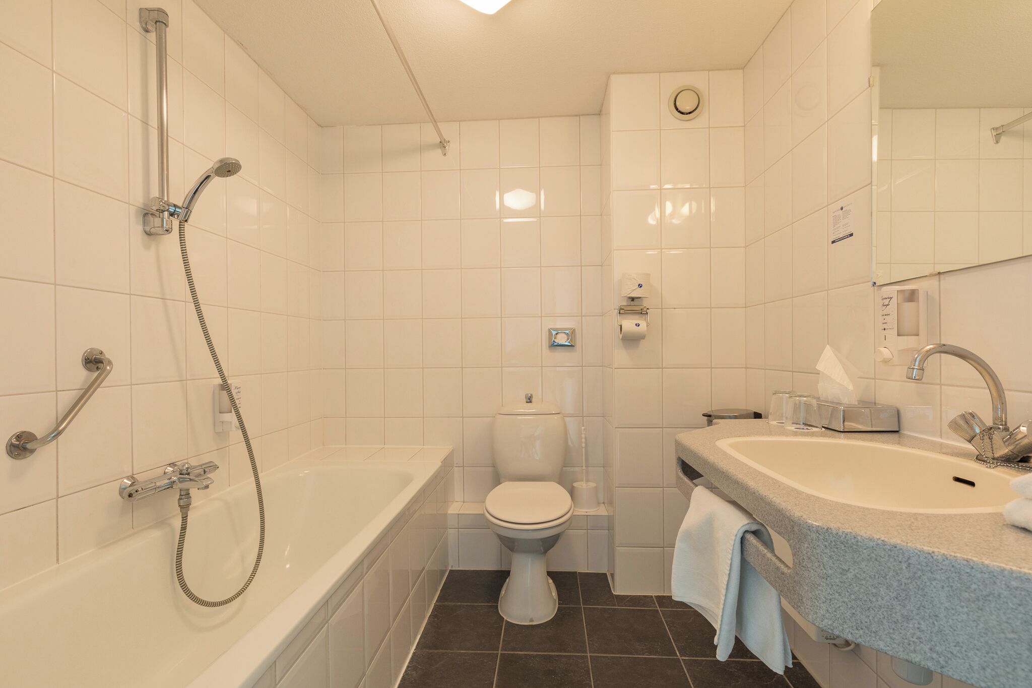 Hårføner og håndklær