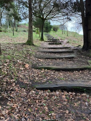 Property grounds - Apartment 'Familia Froufe 4' with Mountain and Arnoia River Views (Baños de Molgas)