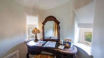 Deluxe Double Room, Lake View | Interior