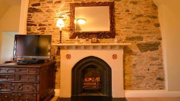 Deluxe Double Room, Lake View | Interior