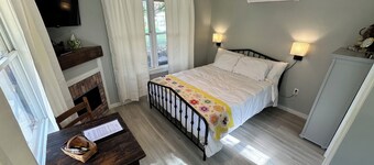 The Cottage at Flourish Farm - Experience serenity at this cozy farm getaway