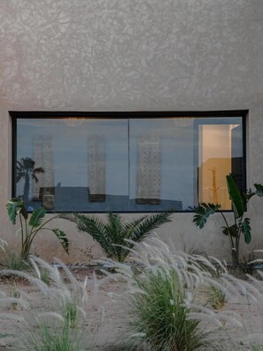 تفاصيل الفندق من الخارج