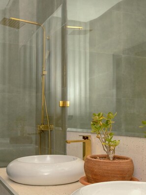 Shower, hair dryer, bidet, towels - Palais Victoria (Marrakech)