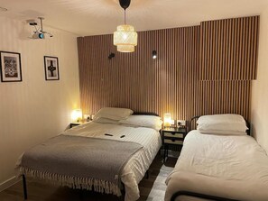 Room - Manhattan Apartment near City Centre (Liverpool)