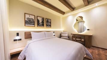 Minibar, desk, free WiFi