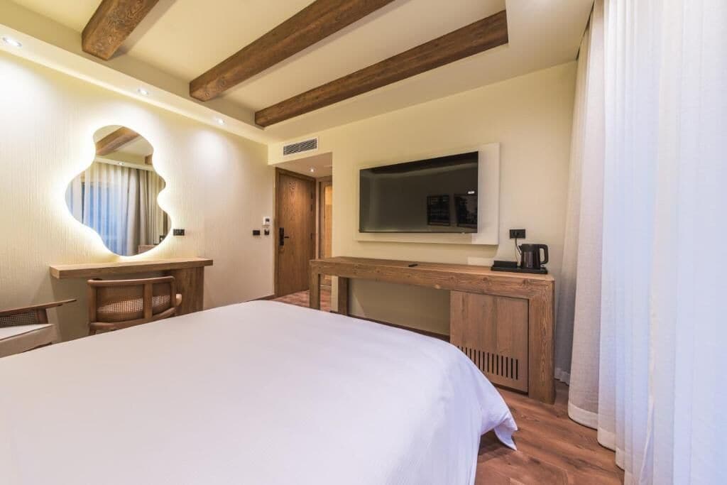 Superior Room | Minibar, desk, free WiFi