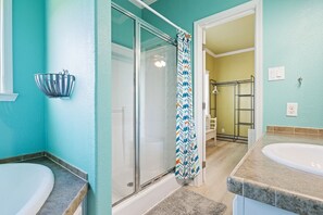 Shower - Toes In The Sand - 3 bedroom with gulf view and easy beach access - 3 bedroom (Crystal Beach)