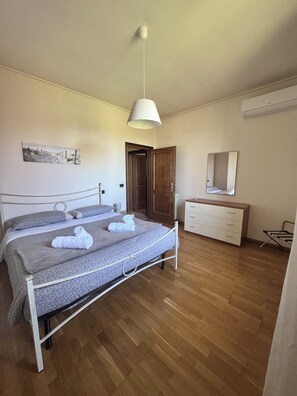 3 Schlafzimmer, Bügeleisen/Bügelbrett, WLAN, Bettwäsche
