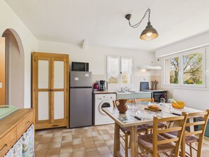Fridge, microwave, oven, dishwasher - House for 4 with garden and terrace in a quiet area (Sarzeau)