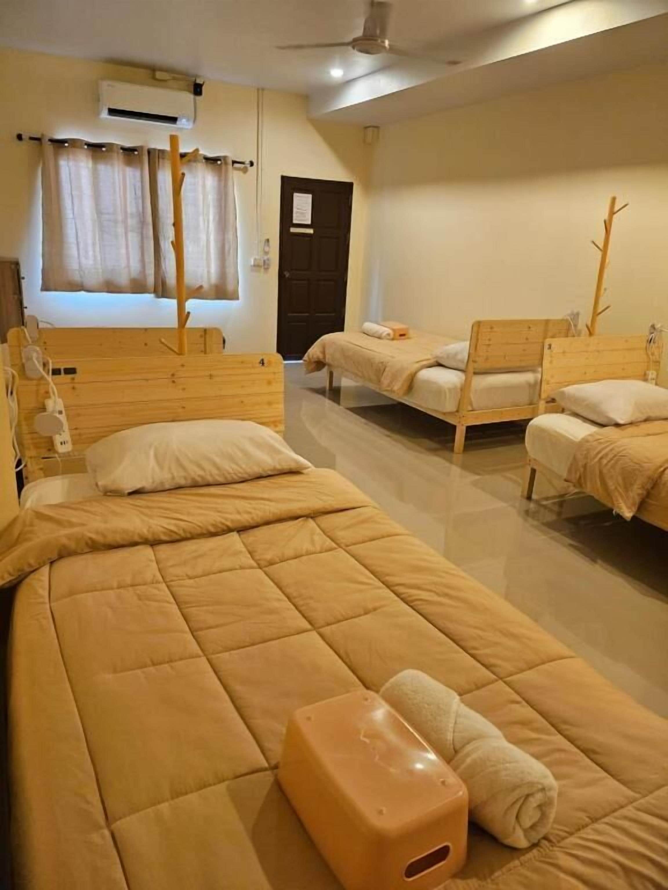 Dortoir Partagé, femmes uniquement, climatisation, vue montagne