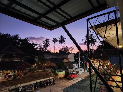 SKYPEARL Guesthouse & Café