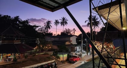 SKYPEARL Guesthouse & Café