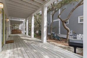 Terrace/patio - 5 Min Walk to Seaside Beach & West Side Pool, Prime Location - 2 Bikes! (Santa Rosa Beach)