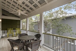 Terrace/patio - 5 Min Walk to Seaside Beach & West Side Pool, Prime Location - 2 Bikes! (Santa Rosa Beach)