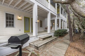 Terrace/patio - 5 Min Walk to Seaside Beach & West Side Pool, Prime Location - 2 Bikes! (Santa Rosa Beach)