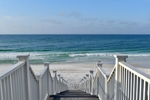 Beach - 5 Min Walk to Seaside Beach & West Side Pool, Prime Location - 2 Bikes! (Santa Rosa Beach)