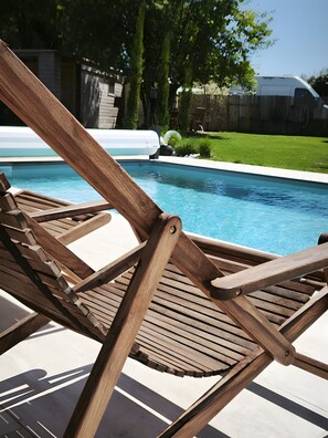 Pool - Bed and Breakfast 'Chambre L'Abri Des Flots' with Shared Pool, Shared Terrace and Wi-Fi (Plouër-sur-Rance)
