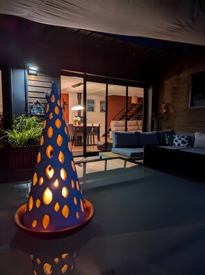 Interior - Bed and Breakfast 'Chambre La Houle' with Shared Pool, Shared Terrace and Wi-Fi (Plouër-sur-Rance)