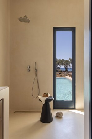 Luxury Villa, Sea View | Bilik Mandi