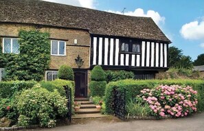 Exterior - Historic Country House with Indoor Pool in the Cotswolds (King's Sutton)