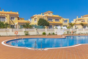 Pool - Ares Home: relax by the golf course with garden, BBQ, pool & Wi-Fi (Antigua)