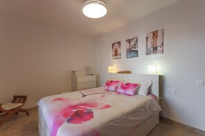 2 habitaciones, tabla de planchar con plancha, wifi y ropa de cama 