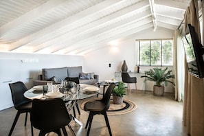Deluxe Studio, Balcony, Sea View | Interior - Living in Nafplio Luxury Apartments (Nafplio)